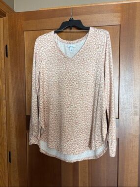 Nine West Pink and Cream Leopard Print V-Neck Long Sleeve Top
